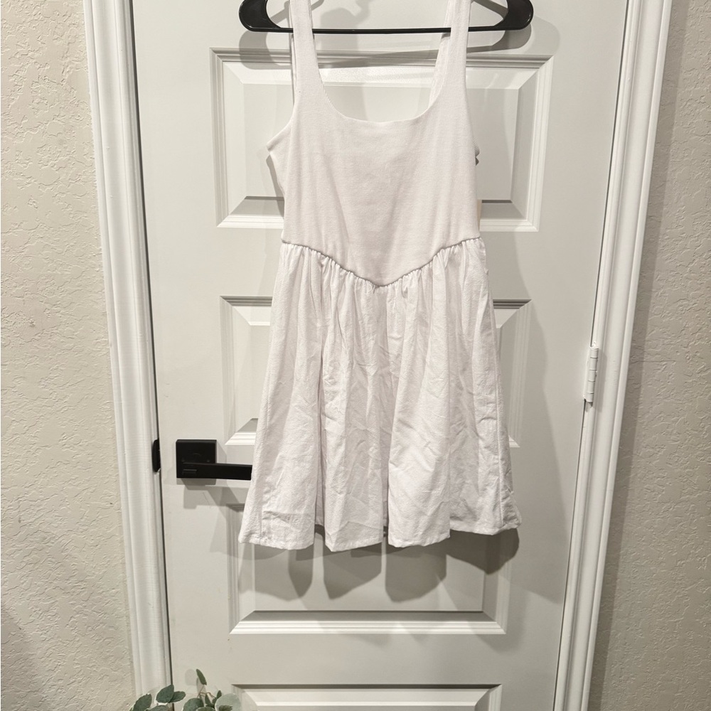 Charming White Sleeveless Summer Dress
